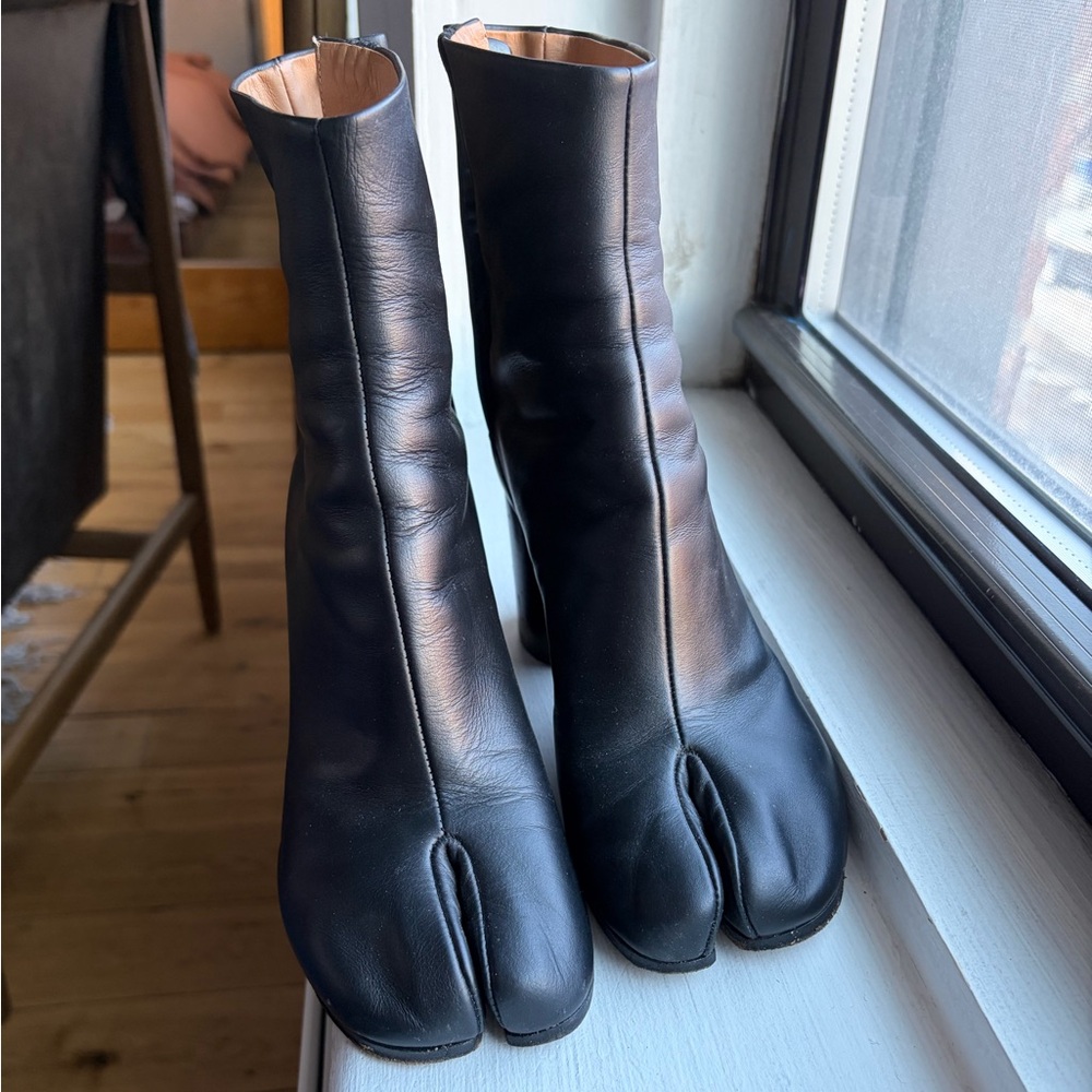Maison Margiela Tabi Ankle Boots in Black - Picture 4 of 7